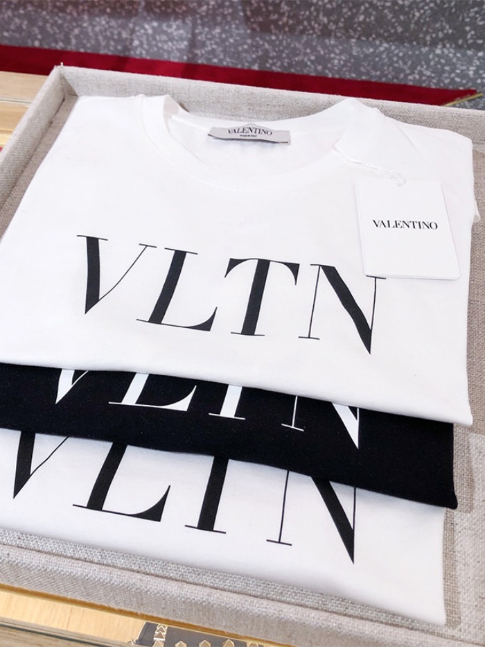 발렌티노 VLTN 로고 티셔츠 / 블랙